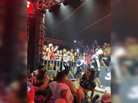 mc pipokinha faz sexo no palco|MC Pipokinha recebe sexo oral de fã durante show e vídeo